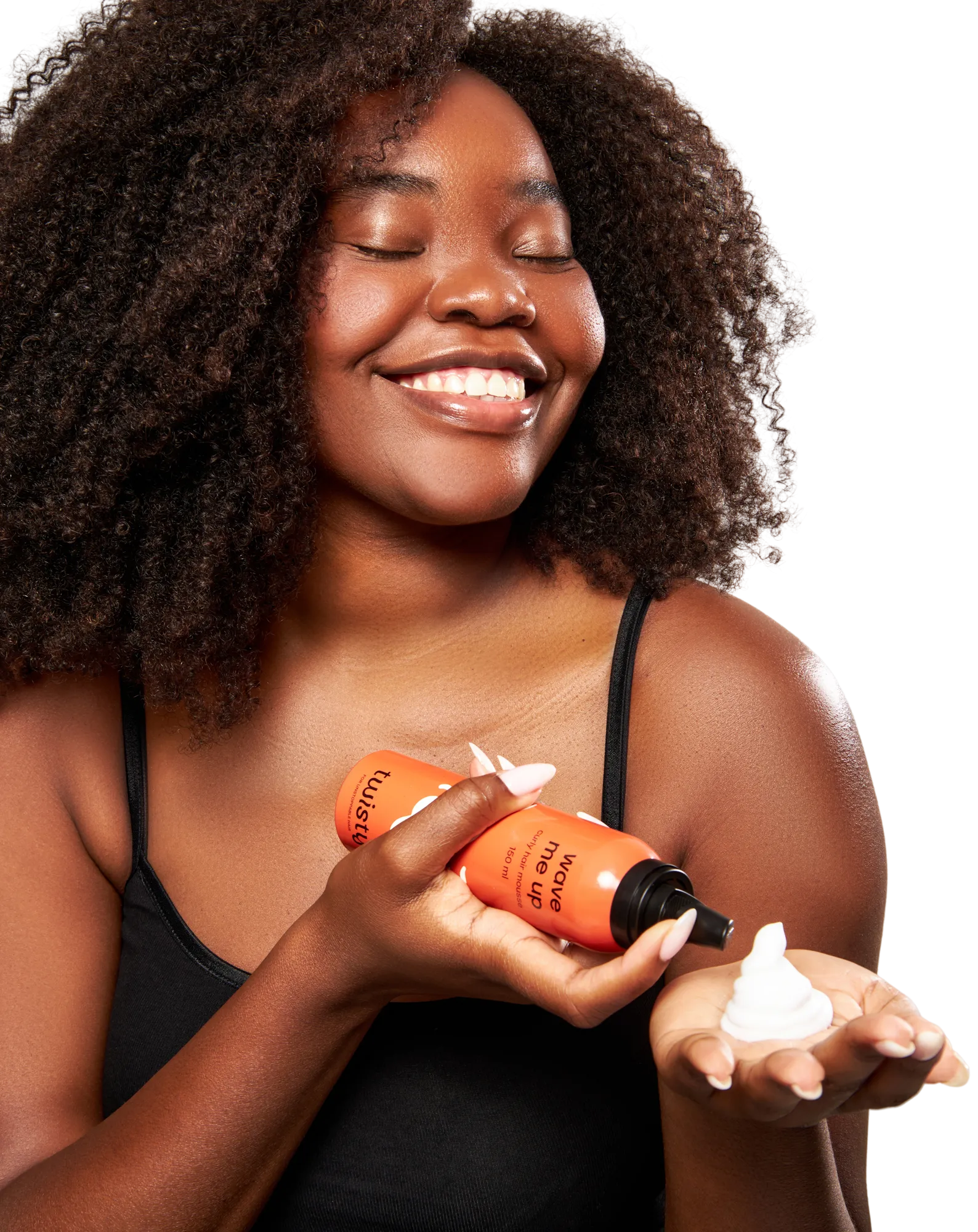 Woman with radiant curly hair and a clear, natural curl pattern